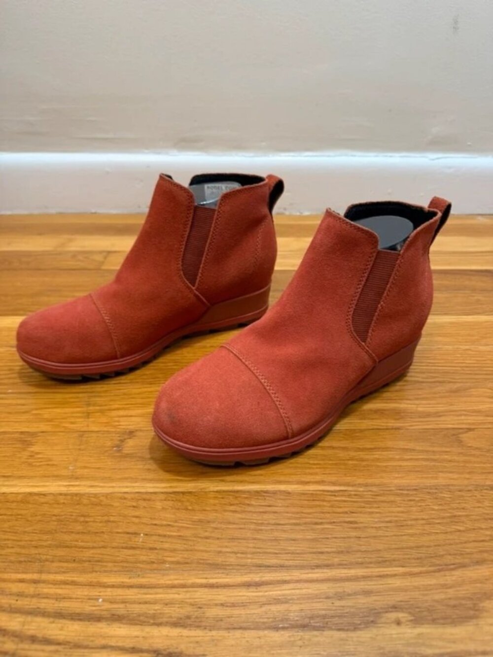 Sorel Evie Pull On Suede Wedge Heel Booties Lug Warp Red Sz 8 - Picture 4 of 12